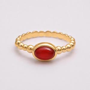 แหวนเงินแท้ 925 ประดับคาร์เนเลียนทรงรีแบบคาโบชองบนวงแหวนแบบมีลูกปัด - Product Image 3