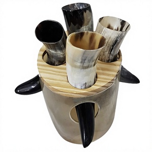 Cuerno Vikingo Tallado Antiguo de la Mejor Calidad, Material Orgánico Pulido, Forma Natural, Duradero, Religioso, Animal, con Soporte - Product Image 2