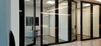 Cloisons coulissantes en verre double vitrage de haute qualité Easy 100 pour bureaux, haute absorption acoustique, insonorisées, modulaires et réglables