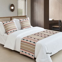 Serviette de lit en polyester pour hôtel, drap de lit rayé de luxe léger, tapis de chevet en tissu doux pour la peau, lavable en machine, 300TC