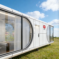 Capsule spatiale de luxe pour le glamping dans le désert et l'hôtel ciel étoilé