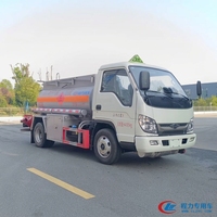 Camion-citerne compact HOWO <5000L avec pompe et compteur, capacité 2,5 m³, transmission manuelle 4x2, neuf pour équipement de construction