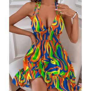 Vestidos sexys de mujer multicolor de nueva llegada, personalizados, con escote en V profundo, tirantes de cuerda, detalles de madera en la oreja, costura lateral con pliegues paralelos y espalda descubierta. - Product Image 1