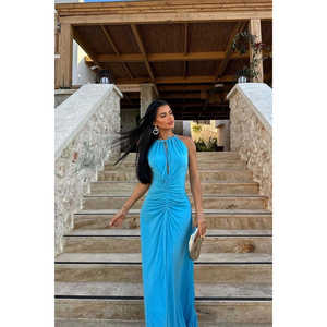 Vestido de Gala Largo Azul Albertina con Escote Pronunciado y Detalles de Crochet para Fiestas Nocturnas, Banquetes y Quinceañeras. Disponible en Tallas XS a XL - Product Image 2