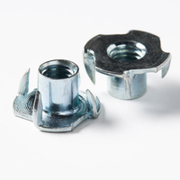 Tuerca en T DIN1624 de 4 Puntas M4 M6, Tuerca de Inserción de Cuatro Garras de Acero Galvanizado con Recubrimiento de Zinc, Clase 4.8, para Muebles y Carpintería