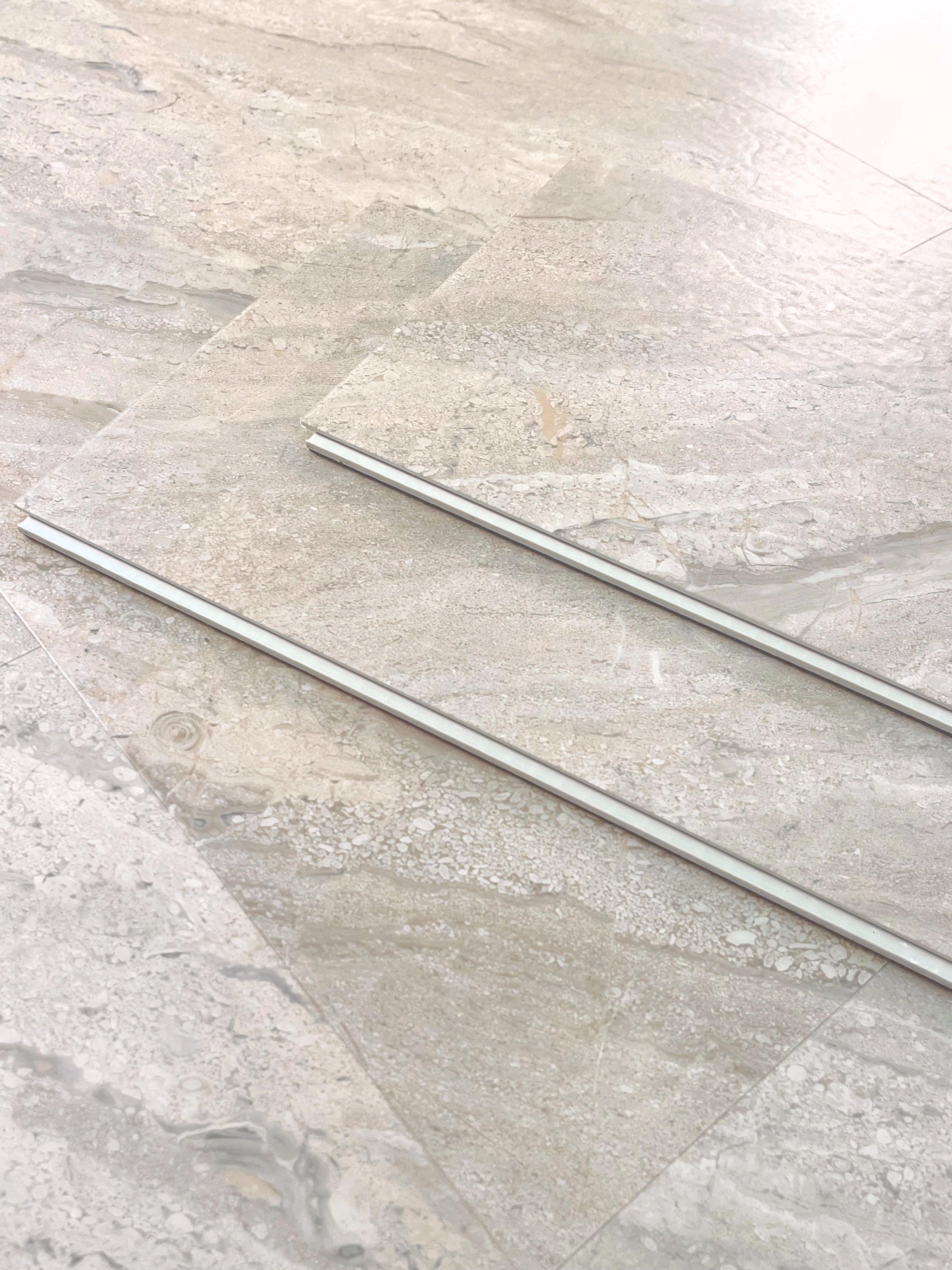 แสงที่อบอุ่นสีเทา, สีเบจ