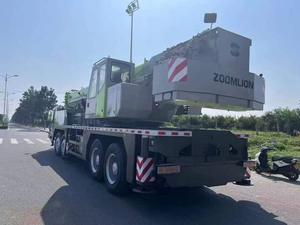 Grue sur camion hydraulique Zoomlion ZTC700H d'occasion, capacité nominale de 25 tonnes, levage haute performance, composants robustes pour travaux lourds - Product Image 6