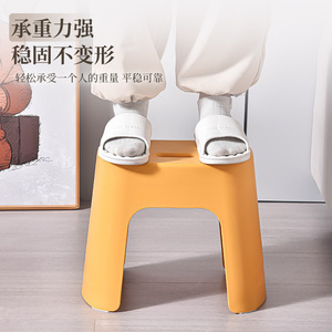 Tabouret de salle de bain Xinmao en plastique épaissi antidérapant, tabouret bas pour adultes et enfants, usage domestique - Product Image 1