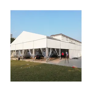 Tenda besar luar ruangan struktur aluminium tenda lapangan tenis Marquee untuk olahraga ukuran desain tenda kustom