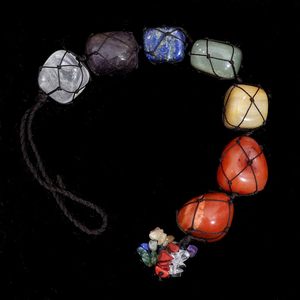 ALIZA AGATE EXPORTS Ornement suspendu pour voiture en pierres précieuses naturelles 7 Chakras, pendentif en cristal fait main, pierre polie irrégulière Feng Shui - Product Image 2
