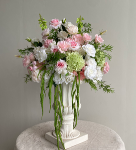 Composizioni floreali pendenti rosa nude e bordeaux per corridoio, con amaranto, anthurium, calla di riso, per centrotavola rossi - Product Image 2
