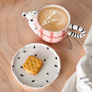 Ensemble de tasses à café en céramique tridimensionnelle peintes à la main Cuddle Koala, tasse mignonne avec soucoupe, tasse pour le thé de l'après-midi - Product Image 6