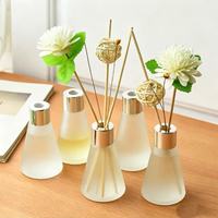 Kit d'aromathérapie domestique en gros, nouvelle arrivée, flacon en verre conique de 30 ml et 50 ml avec bouchon couronne, ensemble diffuseur d'huiles essentielles à bâtonnets