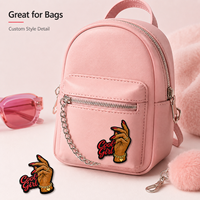 Écussons brodés personnalisés « Cool Girl » avec geste de main, badges thermocollants pour casquettes, sacs, vêtements et articles cadeaux