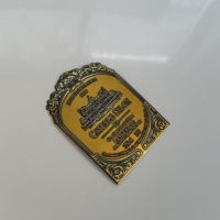 Personnalisé Métal Parfum Plaque Signalétique Aroma Bougie Imprimer LOGO Cosmétique Bouteille En Verre Étiquette Autocollant Étiquette En Alliage De Zinc Courbe En Gros