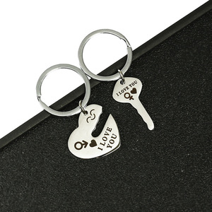 Love Lock avec des chaînes que vous tenez à My & Forever Couple Love <span class=keywords><strong>Key</strong></span> Locks Lover Gifts Heart Keychain - Product Image 6