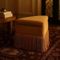 Pouf de rangement triangulaire en velours pelucheux de luxe pour salon, tabouret de salon de beauté, repose-pieds de douche d'hôpital, à vendre