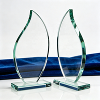 Trophée en verre cristallin transparent en forme de flamme, idéal pour les récompenses scolaires, vente en gros à prix abordable