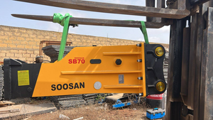 เบรกเกอร์ไฮดรอลิกแบบกล่อง SB70 Sosan ที่มีคุณสมบัติมาตรฐานรวมถึงสิ่วกล่องเครื่องมือท่อไนโตรเจนทรงกระบอกสิบสองเดือน - Product Image 2