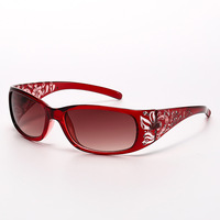 Lunettes de soleil pour femmes découpées au laser avec accents de diamant Nuances de lentilles PC à la mode pour la protection UV