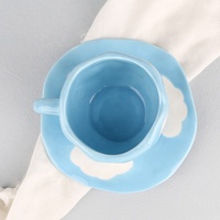 Tasse à thé en céramique de porcelaine Gloway tendance 250 ml, mignonne, irrégulière, faite à la main, en forme de nuage, avec soucoupe