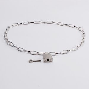 สร้อยคอแบบโซ่หนาสองชั้นพร้อมจี้รูปแม่กุญแจ ทำจากโลหะผสมสังกะสี เครื่องประดับแฟชั่นสไตล์พังก์ฮิปฮอป - Product Image 4