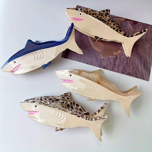 กิ๊บติดผมอะซิเตทลายสัตว์ทะเลสุดหรู รุ่น Ocean Series ดีไซน์เปลือกหอย ฉลาม เต่า เพนกวิน กิ๊บฉลามสุดหรูสำหรับผู้หญิง - Product Image 2
