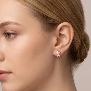 Pendientes de botón con circonita, chapados en oro, diseño de pez, joyería de moda para mujer EDB-093 - Product Image 1