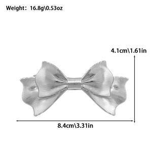 Barrettes à <span class=keywords><strong>cheveux</strong></span> haut de gamme pour femmes, en alliage doré vintage, à motif géométrique ovale martelé, avec clip à ressort - Product Image 6