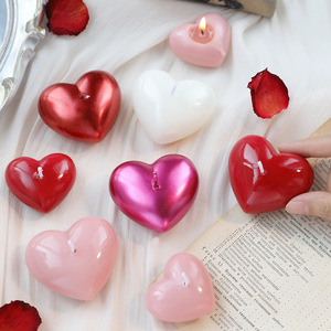 Nouvelles bougies en forme de cœur métalliques avec un parfum doux pour un cadeau de la Saint-Valentin et une décoration de table - Product Image 1