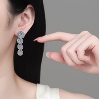 Nouveauté Boucles d'oreilles pendantes en argent sterling 925 entièrement serties de moissanite Fleur Luxe léger Moissanite pour femmes