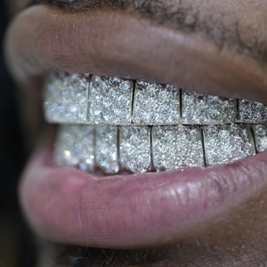 Gioielli per il corpo su misura VVS Moissanite diamante personalizzato ghiacciato fuori Fang Grillz argento 925 - Product Image 3