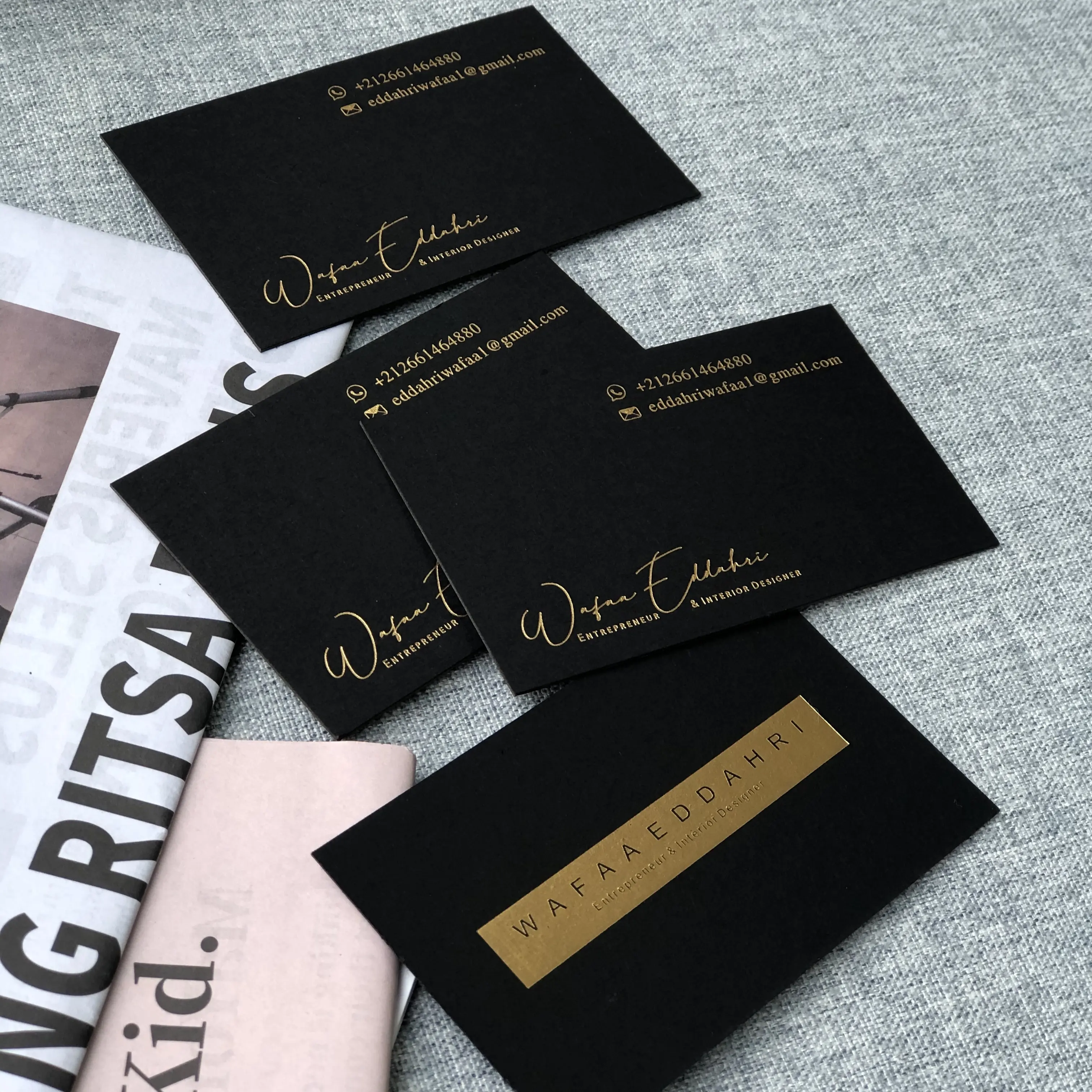 Luxe Hot Stamping Goudfolie Logo Zwart Kartonnen Zakelijke Bezoeknaamkaarten Met Reliëf Logo Voor Kleine Bedrijven