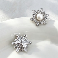 Nouvelles Boucles d'Oreilles Tendance en Forme de Marguerite, Luxe Léger, Plaqué Or, Étanche, Idéales pour le Quotidien et les Voyages