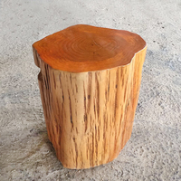 Table basse en bois massif sculpté style nordique avec base florale, élégante pouf d'appoint pour chambre d'hôtel et entrée