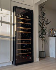 Vitrina Exhibidora de <span class=keywords><strong>Vino</strong></span> Eléctrica Termoeléctrica de Temperatura Constante de Una Sola Zona, de Acero Inoxidable, Estilo Personalizado Comercial - Product Image 1