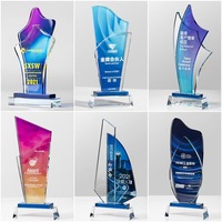 Usine en gros K9 Trophée en cristal vierge Prix personnalisé gravé au laser Design classique Bouclier en verre de cristal Prix pour les souvenirs