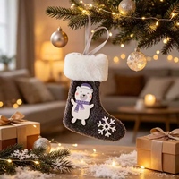 Chaussette de Noël en fausse fourrure Sherpa, motif ours polaire et flocon de neige, sac cadeau en peluche à suspendre, décoration pour arbre et cheminée