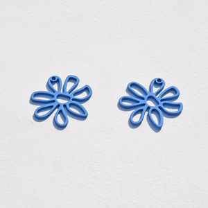 Breloques pendentifs en forme de fleur, en alliage, peintes par pulvérisation, multicolores, pour la fabrication de bijoux DIY, accessoires, vente en gros, printemps 2023 - Product Image 4