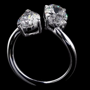 สไตล์ของเครื่องประดับเป็นที่รู้จักกันในนามแหวน Toi et Moi, โดดเด่นด้วยแถบบายพาสแบบเปิดที่มีสองแบบที่แตกต่างกัน - Product Image 1