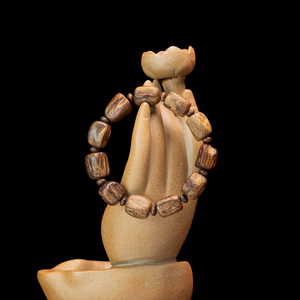 Bracelet en perles d'agarwood naturel pour hommes, petite taille, bois d'oud semi-affleurant, bijoux Feng Shui faits à la main - Product Image 1
