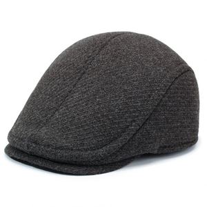 En gros, Bérets d'hiver pour hommes d'extérieur, chauds, en polaire épaisse, à rayures, avec cache-oreilles, style casquette Peaky et casquette Ivy pour hommes seniors - Product Image 1