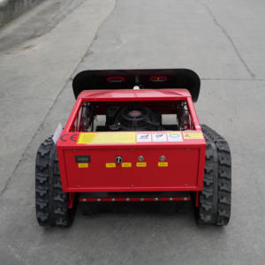 От снега к грязи: Гусеничный плуг с дистанционным управлением для круглогодичного использования - Product Image 3