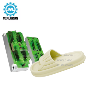 شباشب شاطئ صيفية من مادة EVA مضادة للانزلاق بتصميم بسيط بلون واحد مع طباعة حروف وزخرفة دب لطيف - Product Image 2