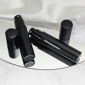 Venta al por Mayor de Mini Frascos de Vidrio de 5ml y 8ml para Muestras de Perfume, Botellas de Prueba Recargables con Tapa Negra, Bajo MOQ, Logotipo Impreso en Serigrafía - Product Image 4