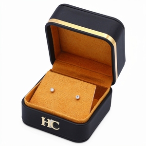 Boîte à boucles d'oreilles de créateur haut de gamme, en cuir PU à charnière, avec insert en velours et logo estampé à chaud, pour emballage de bijoux en détail - Product Image 2