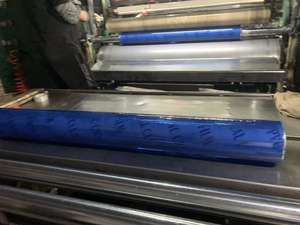 Rollo de Película Transparente de PVC Suave, Resistente a la Humedad, de Grado Industrial, para Señalización Comercial y Revestimiento de Pósteres Domésticos - Product Image 2