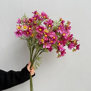 KEWEI <span class=keywords><strong>1831</strong></span> Seidenblumen mit mehreren Köpfen, weiße Künstliche Kosmosblumen für Outdoor, Landhaus, Rasen, Party, Blumenarrangements zum Fabrikpreis - Product Image 1