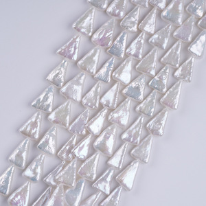 Perlas Sueltas de Agua Dulce Naturales Blancas Triangulares Barrocas de 10-13 mm al por Mayor para Accesorios de Joyería DIY en Zhuji - Product Image 1