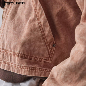 Chaqueta Utilitaria Vintage Lavada Color Naranja Óxido con Cremallera Completa, Cuello Alto y Dos Bolsillos de Parche, Corte Corto - Product Image 3